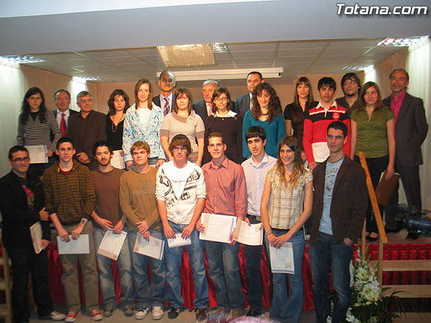 El consejero de Educación, Ciencia e Investigación entrega los diplomas de la primera promoción del Bachillerato Internacional, Foto 2