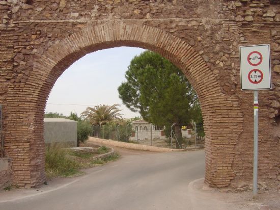 DIRECCIÓN GENERAL DE CULTURA ACOMETE OBRAS PARA RECOMPONER LOS DAÑOS PRODUCIDOS EN EL ARCO DEL ACUEDUCTO DE LA FUENTE BERMEJA, MÁS CONOCIDO COMO ARCO DE ALEDO, Foto 1