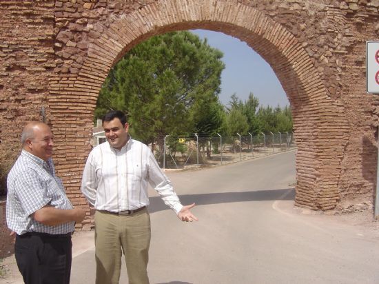 DIRECCIÓN GENERAL DE CULTURA ACOMETE OBRAS PARA RECOMPONER LOS DAÑOS PRODUCIDOS EN EL ARCO DEL ACUEDUCTO DE LA FUENTE BERMEJA, MÁS CONOCIDO COMO ARCO DE ALEDO, Foto 2