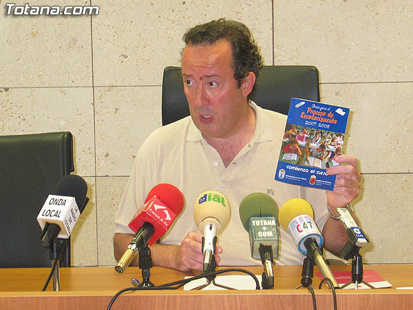 LA CONCEJALÍA DE EDUCACIÓN INFORMA SOBRE LA ADMISIÓN DE ALUMNOS DE TODAS LAS MODALIDADES DE ENSEÑANZA DEL MUNICIPIO PARA EL PRÓXIMO CURSO 2007/2008, Foto 1