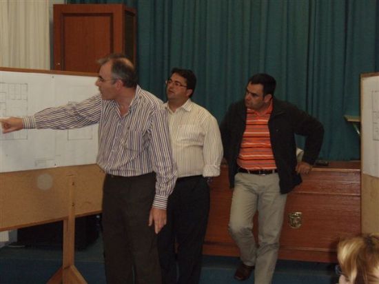 LOS CONCEJALES DE OBRAS, PARTICIPACIÓN CIUDADANA Y JUVENTUD SE COMPROMETEN A LLEVAR A CABO LAS PROPUESTAS PLANTEADAS POR LOS JÓVENES EN EL FUTURO ESPACIO JOVEN O CENTRO DE RECURSOS JUVENILES, Foto 1