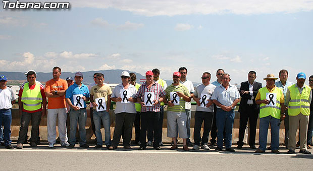 AUTORIDADES MUNICIPALES APOYAN AL SECTOR DE TRANSPORTISTAS DE TOTANA EN SUS REIVINDICACIONES EN EL POLÍGONO INDUSTRIAL EL SALADAR, Foto 1