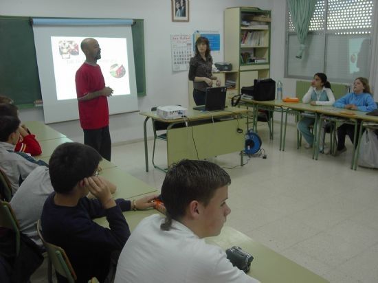 EL AYUNTAMIENTO DE TOTANA FINANCIARÁ LOS LIBROS DE TEXTO DE SEGUNDO CURSO DEL SEGUNDO CICLO Y PRIMERO Y SEGUNDO CURSO DEL TERCER CICLO DE EDUCACIÓN PRIMARIA PARA EL CURSO 2006/2007, Foto 1