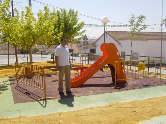 SE CONSTRUYEN DOS NUEVOS PARQUES JUNTO AL JARDÍN DE LOS CANTAREROS Y EN EL GRIFO DEL PARETÓN DENTRO DEL PLAN DE REGENERACIÓN Y ACONDICIONAMIENTO DE PARQUES Y JARDINES, Foto 2