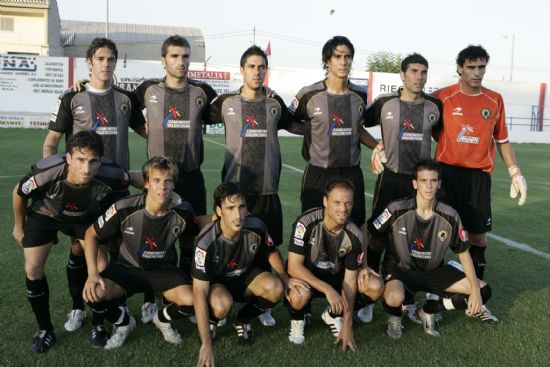 UNOS 700 AFICIONADOS ASISTEN AL PARTIDO AMISTOSO LORCA DEPORTIVA-HÉRCULES EN EL ESTADIO MUNICIPAL JUAN CAYUELA DE TOTANA, Foto 1