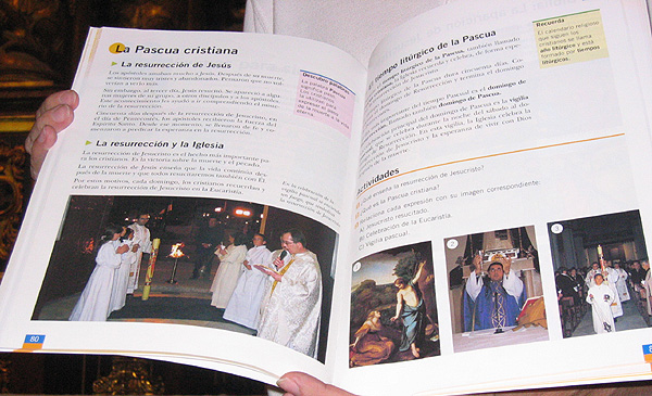 Dos fotos de la Semana Santa totanera de Totana.com ilustran un libro de Religión de Anaya, Foto 1