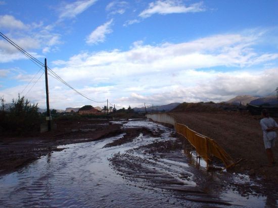 IZQUIERDA UNIDA EN TOTANA DENUNCIA LA IMPROVISACIÓN, CHAPUZAS Y MOLESTIAS A LOS VECINOS QUE ESTÁN SUPONIENDO LAS OBRAS DE LA VARIANTE NORTE, Foto 2