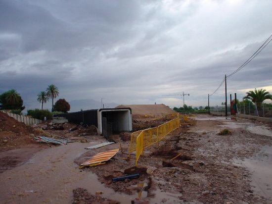 IZQUIERDA UNIDA EN TOTANA DENUNCIA LA IMPROVISACIÓN, CHAPUZAS Y MOLESTIAS A LOS VECINOS QUE ESTÁN SUPONIENDO LAS OBRAS DE LA VARIANTE NORTE, Foto 3