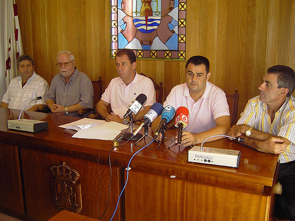 EL AYUNTAMIENTO SUSCRIBE UN CONVENIO CON LA JUNTA PARROQUIAL DEL CEMENTERIO DEL PARETÓN –CANTAREROS PARA ACOMETER OBRAS DE REHABILITACIÓN, Foto 1