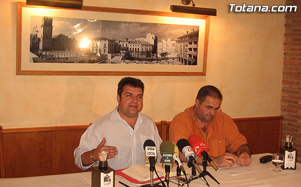 IU + LOS VERDES OFRECIÓ UNA RUEDA DE PRENSA PARA HACER UN BALANCE DE LOS PRIMEROS 100 DÍAS DEL GOBIERNO MUNICIPAL, Foto 2