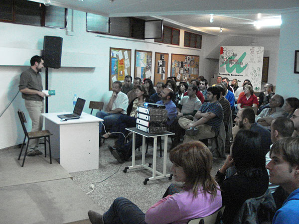 EL PALEONTÓLOGO TOTANERO, GREGORIO ROMERO CÁNOVAS, DISERTÓ SOBRE EL “JURÁSICO EN SIERRA ESPUÑA”, ANTE UN ATENTO AUDITORIO EN EL CENTRO CULTURAL Y OBRERO, Foto 1