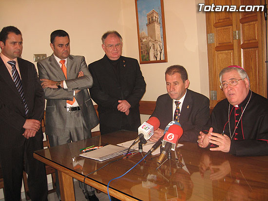 EL ALCALDE Y EL OBISPO DE CARTAGENA SUSCRIBIERON UN CONVENIO PARA RESTAURAR LA ERMITA DE NUESTRA SEÑORA DEL ROSARIO EN LA PEDANÍA DE EL PARETÓN-CANTAREROS, Foto 1
