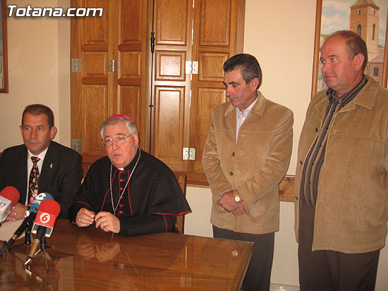 EL ALCALDE Y EL OBISPO DE CARTAGENA SUSCRIBIERON UN CONVENIO PARA RESTAURAR LA ERMITA DE NUESTRA SEÑORA DEL ROSARIO EN LA PEDANÍA DE EL PARETÓN-CANTAREROS, Foto 2