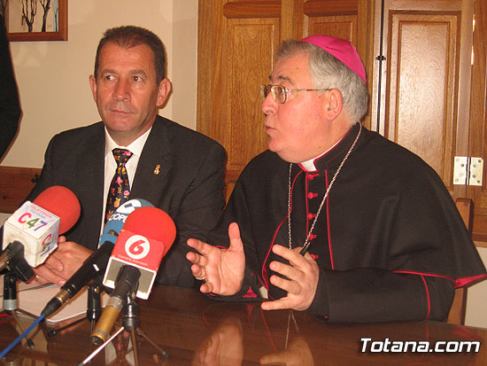 EL ALCALDE Y EL OBISPO DE CARTAGENA SUSCRIBIERON UN CONVENIO PARA RESTAURAR LA ERMITA DE NUESTRA SEÑORA DEL ROSARIO EN LA PEDANÍA DE EL PARETÓN-CANTAREROS, Foto 3