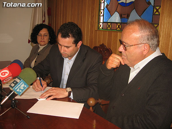 EL AYUNTAMIENTO RENUEVA EL CONVENIO CON EL CENTRO TECNOLÓGICO REGIONAL DE ARTESANÍA PARA IMPULSAR ACTUACIONES DE PROMOCIÓN DE LA ARTESANÍA, Foto 1