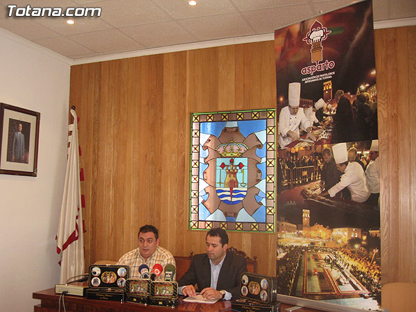LA CONCEJALÍA DE ARTESANÍA SUSCRIBE UN CONVENIO CON LA ASOCIACIÓN DE PASTELEROS ARTESANOS PARA PROMOCIONAR LOS PRODUCTOS ARTESANOS LOCALES, Foto 2