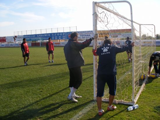 EL CIUDAD DE MURCIA, EQUIPO PROFESIONAL DE LA SEGUNDA DIVISIÓN A, UTILIZA ESTA SEMANA LAS INSTALACIONES DEL ESTADIO MUNICPAL “JUAN CAYUELA” PARA SUS ENTRENAMIENTOS, Foto 1