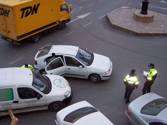 EL AYUNTAMIENTO DE TOTANA SE ADHIERE A LA CAMPAÑA INFORMATIVA NACIONAL SOBRE EL CONTROL DEL CINTURÓN DE SEGURIDAD QUE LLEVARÁ A CABO LA DIRECCIÓN GENERAL DE TRÁFICO DESDE EL 11 AL 24 DE FEBRERO, Foto 1