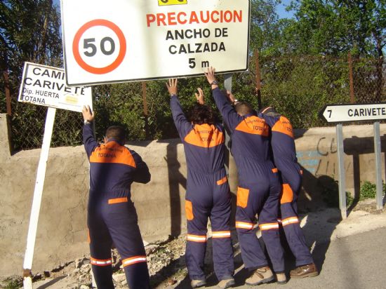VOLUNTARIOS DE PROTECCIÓN CIVIL TRABAJAN DURANTE TODO EL FIN DE SEMANA EN REALIZAR LABORES DE LIMPIEZA EN INFRAESTRUCTURAS PÚBLICAS Y PRIVADAS TRAS TEMPORAL DE VIENTO, Foto 4