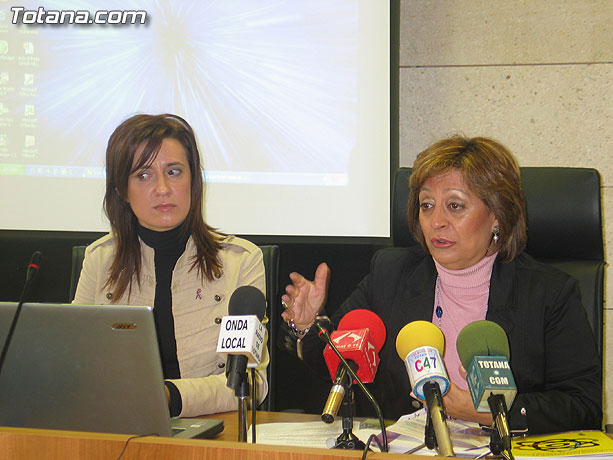 LA DIRECTORA DEL INSTITUTO DE LA MUJER Y LAS AUTORIDADES LOCALES PRESENTAN EL II PLAN DE IGUALDAD DE OPORTUNIDADES (2007/2011) DE TOTANA, Foto 1