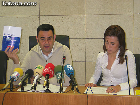 LA CONCEJAL DE FESTEJOS , MUJER, INFANCIA Y JUVENTUD, JOSEFA MARÍA SÁNCHEZ MÉNDEZ, OFRECIÓ UNA RUEDA DE PRENSA PARA HACER BALANCE DE SU GESTIÓN EN LA PRESENTE LEGISLATURA, Foto 1
