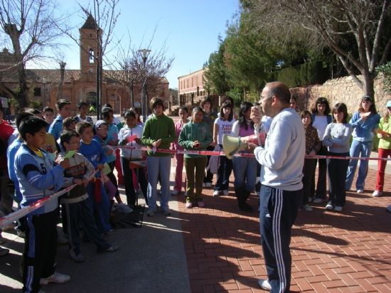 UN TOTAL DE 80 ESCOLARES DE LOS DIFERENTES CENTROS DE ENSEÑANZA DEL MUNICIPIO PARTICIPAN EN LA JORNADA ESCOLAR DE ORIENTACIÓN EN LA SANTA, ORGANIZADA POR LA CONCEJALÍA DE DEPORTES Y EL CLUB DE ORIENTACIÓN DE TOTANA, Foto 2