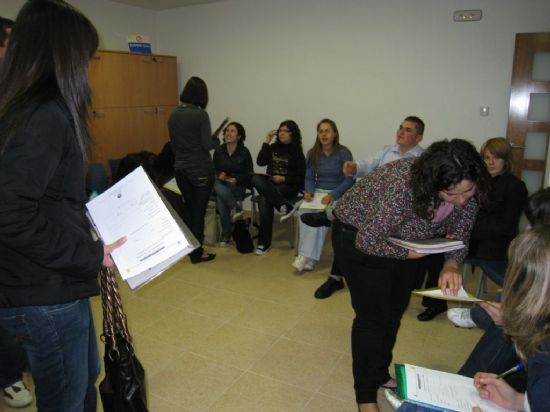 EL CURSO DE “FORMACIÓN DE VOLUNTARIADO EN ÁMBITOS EDUCATIVOS”, ORGANIZADO POR EL COLECTIVO PARA LA PROMOCIÓN SOCIAL “EL CANDIL”, CUENTA CON LA PARTICIPACIÓN DE UN TOTAL DE VEINTISIETE VOLUNTARIOS, Foto 2