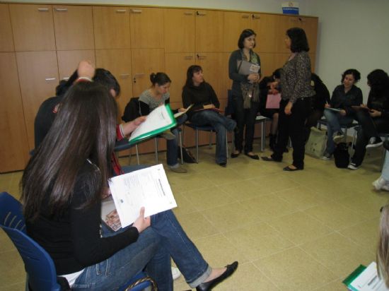 EL CURSO DE “FORMACIÓN DE VOLUNTARIADO EN ÁMBITOS EDUCATIVOS”, ORGANIZADO POR EL COLECTIVO PARA LA PROMOCIÓN SOCIAL “EL CANDIL”, CUENTA CON LA PARTICIPACIÓN DE UN TOTAL DE VEINTISIETE VOLUNTARIOS, Foto 3