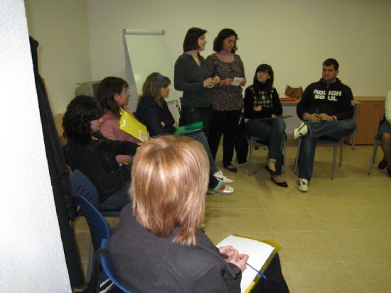 EL CURSO DE “FORMACIÓN DE VOLUNTARIADO EN ÁMBITOS EDUCATIVOS”, ORGANIZADO POR EL COLECTIVO PARA LA PROMOCIÓN SOCIAL “EL CANDIL”, CUENTA CON LA PARTICIPACIÓN DE UN TOTAL DE VEINTISIETE VOLUNTARIOS, Foto 4