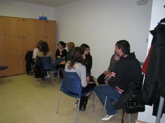 EL CURSO DE “FORMACIÓN DE VOLUNTARIADO EN ÁMBITOS EDUCATIVOS”, ORGANIZADO POR EL COLECTIVO PARA LA PROMOCIÓN SOCIAL “EL CANDIL”, CUENTA CON LA PARTICIPACIÓN DE UN TOTAL DE VEINTISIETE VOLUNTARIOS, Foto 5