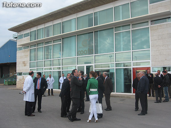 LA CONSEJERA DE TRABAJO Y POLÍTICA SOCIAL VISITA LAS INSTALACIONES DE LA COOPERATIVA AGRARIA DE TOTANA (COATO), Foto 1