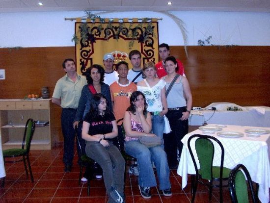 LOS ALUMNOS DEL PROGRAMA DE INICIACIÓN PROFESIONAL EN LA ESPECIALIDAD DE AYUDANTE RESTAURANTE-BAR VISITAN LA ESCUELA DE HOSTELERÍA DE MURCIA   , Foto 1
