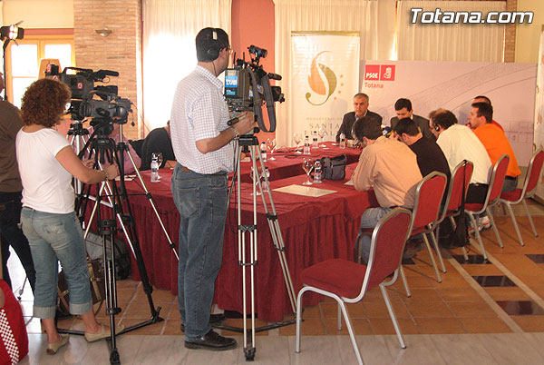 ENCUENTRO-DESAYUNO DE PEDRO SAURA (SECRETARIO GENERAL DEL PSRM-PSOE Y DIPUTADO EN EL CONGRESO) CON LOS MEDIOS DE COMUNICACIÓN, Foto 1