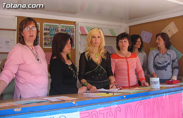 LA ASOCIACIÓN DE TOTANA DE FIBROMIALGIA Y FATIGA CRÓNICA DA LECTURA A UN MANIFIESTO COINCIDIENDO CON EL DÍA INTERNACIONAL DE ESTA PATOLOGÍA, Foto 1