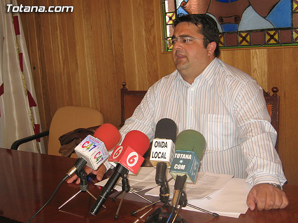 EL CONCEJAL DE URBANISMO INFORMA DE LOS OBJETIVOS QUE PERSIGUE EL AYUNTAMIENTO DE TOTANA CON LA APROBACIÓN DE LOS CONVENIOS URBANÍSTICOS EN PROCESO DE TRAMITACIÓN, Foto 1