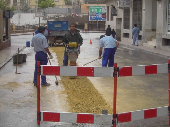 SE ACOMETEN OBRAS DE SUSTITUCIÓN DE UN TRAMO DE SANEAMIENTO EN LA CALLE CALVO SOTELO COMPRENDIDO ENTRE LAS VÍAS AVENIDA DE LA RAMBLA Y EUROPA, Foto 1