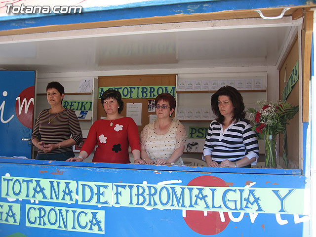 LEEN UN MANIFIESTO EN LA PLAZA DE LA CONSTITUCIÓN CON MOTIVO DEL DÍA MUNDIAL DE LA FIBROMIALGIA Y FATIGA CRÓNICA, Foto 2