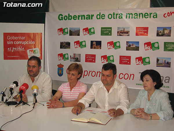 IU + LOS VERDES OFRECIÓ UNA RUEDA DE PRENSA PARA HACER UNA VALORACIÓN DE LA PRECAMPAÑA, ASÍ COMO PARA MARCAR LAS LÍNEAS DE LA CAMPAÑA ELECTORAL, Foto 1