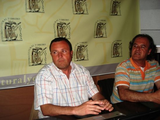 EL HISTORIADOR CARTAGENERO, FARANCISCO J. FRANCO, DISERTÓ EN EL CENTRO CULTURAL Y OBRERO SOBRE EL PAPEL DE LAS MUJERES EN LA II REPÚBLICA, Foto 2