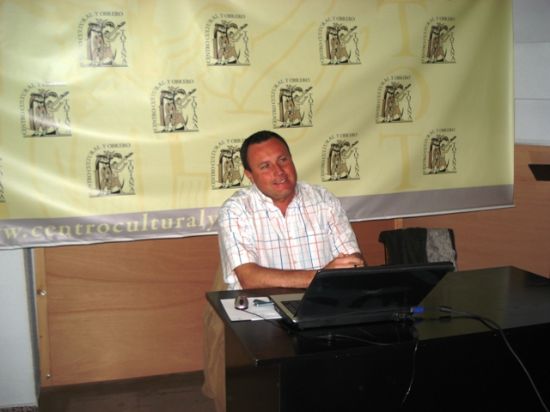 EL HISTORIADOR CARTAGENERO, FARANCISCO J. FRANCO, DISERTÓ EN EL CENTRO CULTURAL Y OBRERO SOBRE EL PAPEL DE LAS MUJERES EN LA II REPÚBLICA, Foto 4