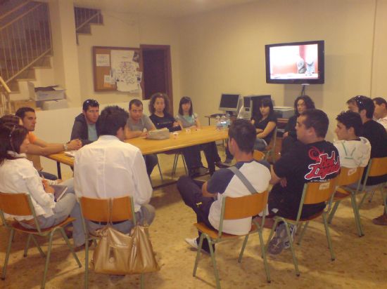 LA EJECUTIVA DE NUEVAS GENERACIONES EN TOTANA SE REÚNE CON EL SECRETARIO GENERAL REGIONAL DE ESTA ORGANIZACIÓN PARA ABORDAR ASUNTOS DE FUNCIONAMIENTO, Foto 1