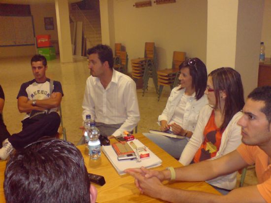 LA EJECUTIVA DE NUEVAS GENERACIONES EN TOTANA SE REÚNE CON EL SECRETARIO GENERAL REGIONAL DE ESTA ORGANIZACIÓN PARA ABORDAR ASUNTOS DE FUNCIONAMIENTO, Foto 2