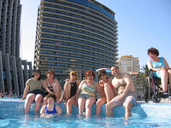UNA VEINTENA DE ALUMNOS DEL CENTRO OCUPACIONAL JOSÉ MOYÁ TRILLA PARTICIPAN EN UNA CONVIVENCIA DE PRIMAVERA EN BENIDORM, Foto 1