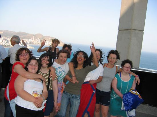 UNA VEINTENA DE ALUMNOS DEL CENTRO OCUPACIONAL JOSÉ MOYÁ TRILLA PARTICIPAN EN UNA CONVIVENCIA DE PRIMAVERA EN BENIDORM, Foto 2