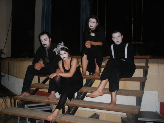 EL ESTRENO EN CASTELLANO DE LA OBRA DE TEATRO “CUANDO VOLVER NO EXISTE” CONGREGÓ A CERCA DE CUATROCIENTAS PERSONAS EN EL AUDITORIO DEL PARQUE MUNICIPAL “MARCOS ORTIZ”, Foto 1