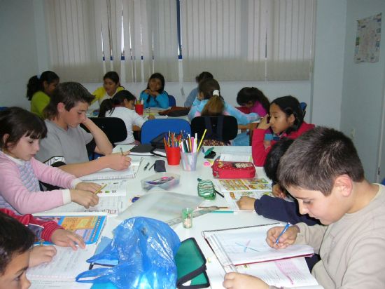 MÁS DE 200 NIÑOS Y JÓVENES DE LA LOCALIDAD SE BENEFICIAN DE LAS PRESTACIONES DEL PROYECTO DE “PROMOCIÓN EDUCATIVA” LLEVADO A CABO POR “EL CANDIL”, Foto 4