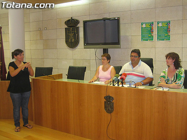 EL SERVICIO MUNICIPAL DE INTÉRPRETE DE LENGUA DE SIGNOS REANUDA SUS PRESTACIONES TRAS LAS VACACIONES ESTIVALES (2007), Foto 1