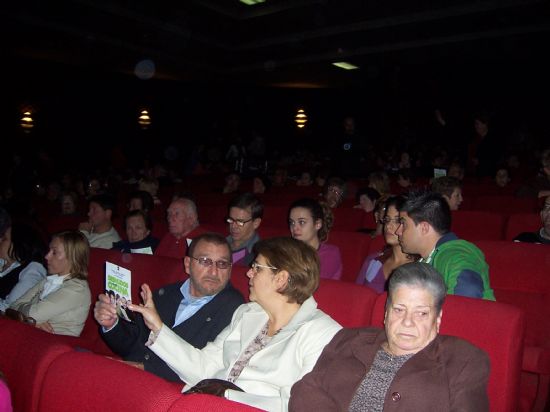 MÁS DE 700 ESPECTADORES ASISTEN A LA PUESTA EN ESCENA DE LA OBRA CÓMICA “DESNUDOS EN LA COCINA” QUE HA TEBNIDO LUGAR ESTE FIN DE SEMANA EN EL CINE VELASCO (2007), Foto 3