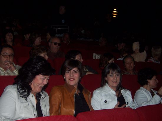 MÁS DE 700 ESPECTADORES ASISTEN A LA PUESTA EN ESCENA DE LA OBRA CÓMICA “DESNUDOS EN LA COCINA” QUE HA TEBNIDO LUGAR ESTE FIN DE SEMANA EN EL CINE VELASCO (2007), Foto 5