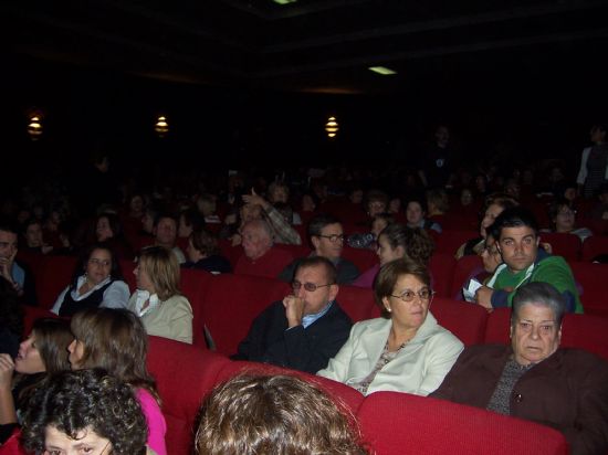 MÁS DE 700 ESPECTADORES ASISTEN A LA PUESTA EN ESCENA DE LA OBRA CÓMICA “DESNUDOS EN LA COCINA” QUE HA TEBNIDO LUGAR ESTE FIN DE SEMANA EN EL CINE VELASCO (2007), Foto 7